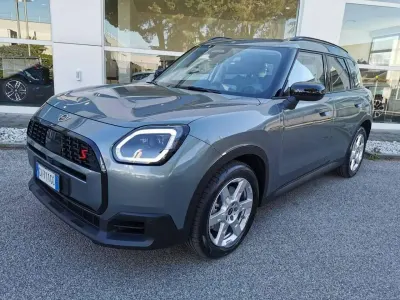 Usata Mini Cooper Countryman Classic 218 CV (160 kW) 2024 Smokey green SUV