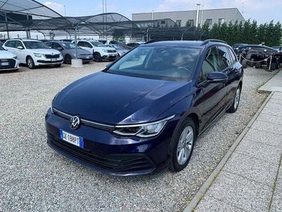 Usata VW Golf VIII Life 116 CV (85 kW) 2022 Blu Station wagon