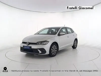 Usata VW Polo Life 95 CV (69 kW) 2023 Reflex silver metallizzato Utilitaria