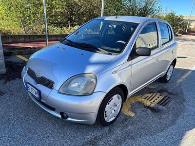 Argento Usata 2002 Toyota Yaris Sol Berlina | 2299 € (Buon prezzo)