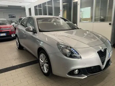 Usata Alfa Romeo Giulietta Super 120 CV (88 kW) 2016 Argento Utilitaria