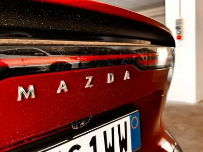 Usata Mazda 6e 189 kW (258 CV) 2025 Premium soul red crystal Berlina