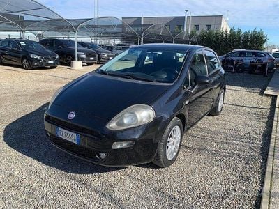 Usata Fiat Punto Lounge 75 CV (55 kW) 2015 Nero Utilitaria