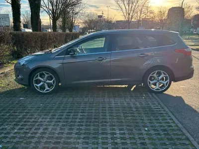 Usata Ford Focus Individual 163 CV (119 kW) 2012 Grigio Station wagon