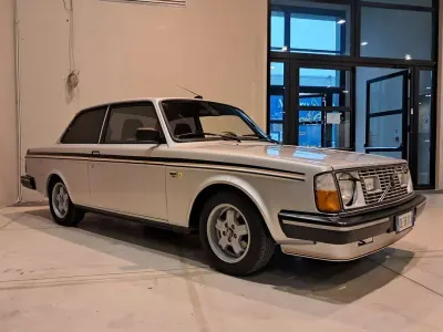 Usata Volvo 240 140 CV (102 kW) 1979 Grigio Coupé