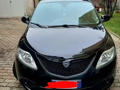 Usata Lancia Ypsilon Gold 80 CV (58 kW) 2019 Nero Utilitaria