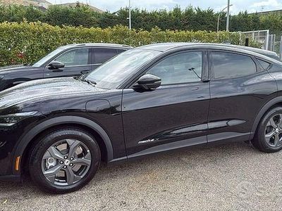 Nero Usata 2023 Ford Mustang Extended Range SUV | 33.900 €