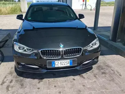 Usata BMW 318 143 CV (105 kW) 2012 Nero Berlina