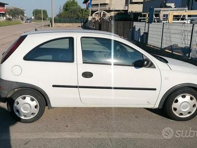 Usata Opel Combo 75 CV (55 kW) 2001 Bianco Monovolume