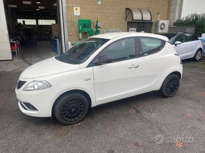 Usata Lancia Ypsilon Silver 69 CV (50 kW) 2017 Bianco Utilitaria
