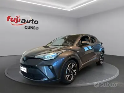 Usata Toyota C-HR Trend 122 CV (89 kW) 2022 Rosso SUV