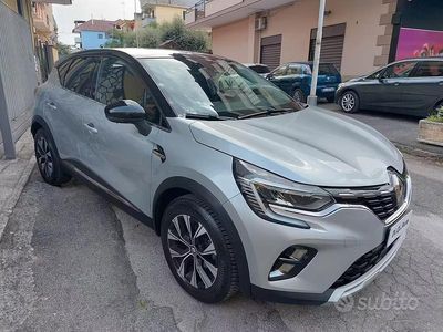 Usata Renault Captur Techno 91 CV (66 kW) 2023 Grigio SUV