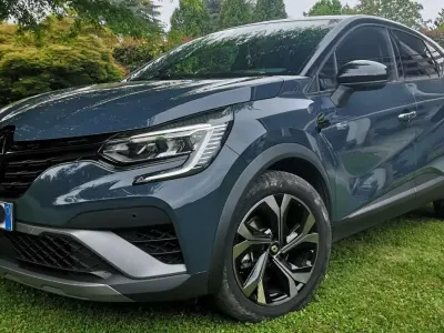 Usata Renault Captur Engineered 94 CV (69 kW) 2023 Blu/azzurro SUV