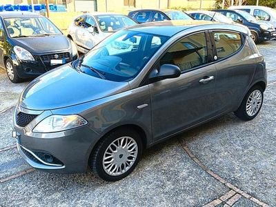 Usata Lancia Ypsilon 69 CV (50 kW) 2016 Grigio Utilitaria