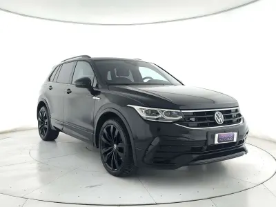 Usata VW Tiguan R-line 150 CV (110 kW) 2021 Nero metallizzato SUV