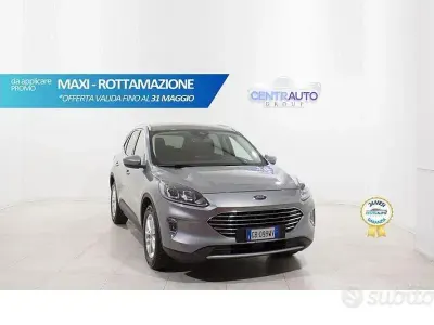 Usado Ford Kuga Titanium 120 CV (88 kW) 2020 Plateado SUV