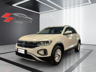 Usata VW T-Roc Life 110 CV (80 kW) 2022 Marrone SUV