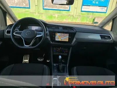 Begagnad VW Touran Active 150 HK (110 kW) 2022 Svart Minibuss