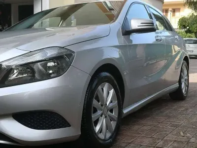 Usata Mercedes A180 109 CV (80 kW) 2015 Grigio Berlina