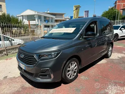 Usata Ford Tourneo Connect Titanium 122 CV (89 kW) 2023 Grigio Monovolume