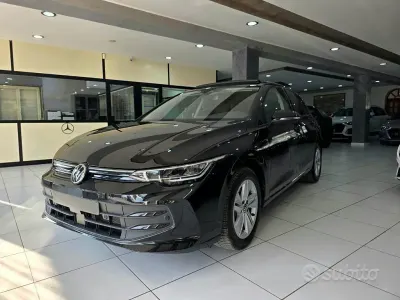 Usata VW Golf VIII Life 116 CV (85 kW) 2025 Nero Berlina