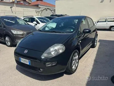 Usata Fiat Punto Lounge 69 CV (50 kW) 2017 Nero Utilitaria