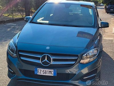 Usata Mercedes B200 136 CV (100 kW) 2015 Verde Monovolume