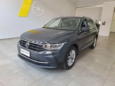 Usata VW Tiguan Life 122 CV (89 kW) 2023 Grigio SUV