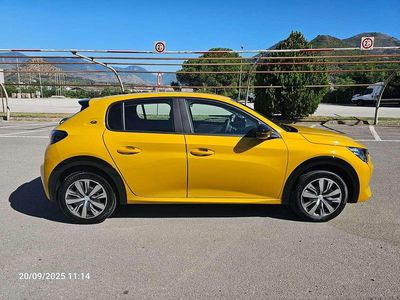 Usata Peugeot e-208 Allure 56 kW (77 CV) 2023 Oro Utilitaria