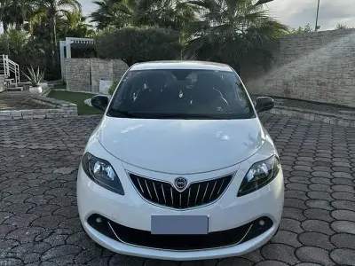 Usata Lancia Ypsilon 69 CV (50 kW) 2022 Bianco Utilitaria