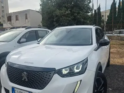 Usata Peugeot 2008 110 CV (80 kW) 2022 Bianco SUV