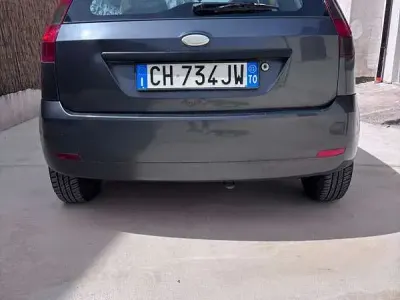 Usata Ford Fiesta Ghia 68 CV (50 kW) 2003 Utilitaria
