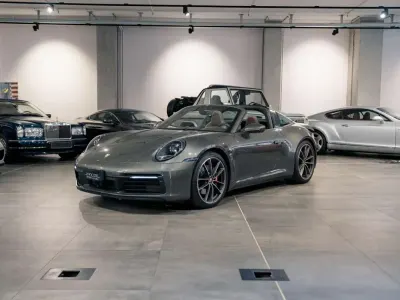 Usata Porsche 911 Targa 4S 450 CV (330 kW) 2023 Aventurine green Cabrio