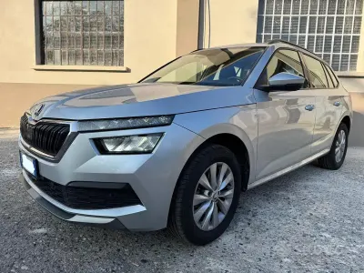 Usado Skoda Kamiq Ambition 95 CV (69 kW) 2021 Gris SUV