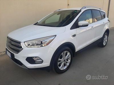 Usata Ford Kuga 120 CV (88 kW) 2019 Bianco SUV