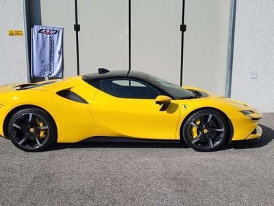 Nuova Ferrari SF90 999 CV (734 kW) 2025 Giallo