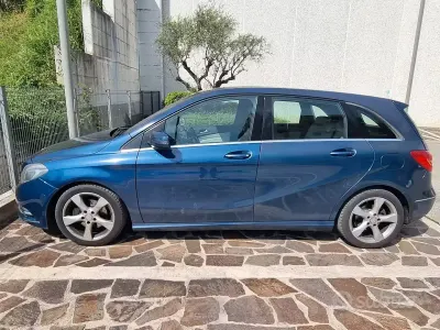 Usata Mercedes B180 Premium 109 CV (80 kW) 2012 Blu Monovolume