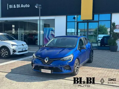 Usata Renault Clio V Intens 91 CV (66 kW) 2023 Blu iron Berlina