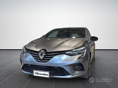 Usata Renault Clio V Techno 145 CV (106 kW) 2023 Grigio Berlina