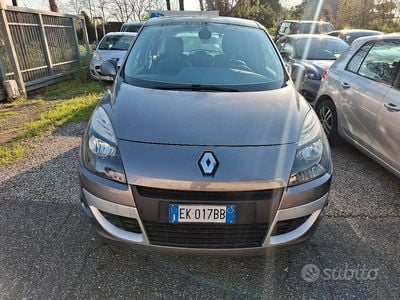 Usata Renault Scénic III 110 CV (80 kW) 2011 Grigio Monovolume