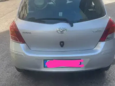 Usata Toyota Yaris 75 CV (55 kW) 2009 Grigio Utilitaria
