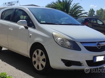 Usata Opel Corsa 69 CV (50 kW) 2010 Bianco Berlina
