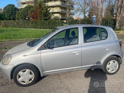 Usata Toyota Yaris 2000 Grigio Berlina