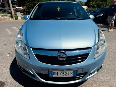 Usata Opel Corsa Cosmo 75 CV (55 kW) 2007 Bluazzurro Utilitaria