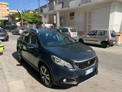 Usata Peugeot 2008 GT-line 99 CV (72 kW) 2017 Bluazzurro SUV