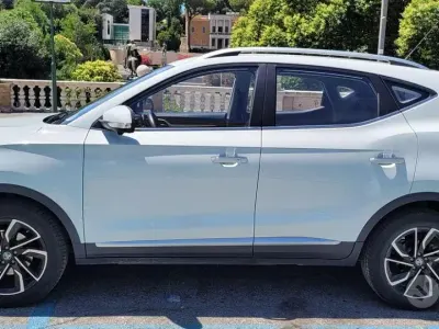 Usata MG ZS Luxury 111 CV (81 kW) 2023 Bianco SUV