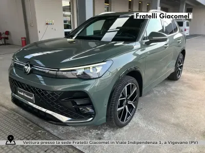 Gebraucht VW Tiguan R-line Plus 193 PS (141 kW) 2025 Grün SUV