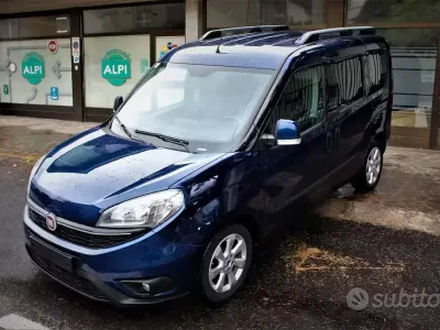 Usata Fiat Doblò Lounge 105 CV (77 kW) 2015 Blu Monovolume