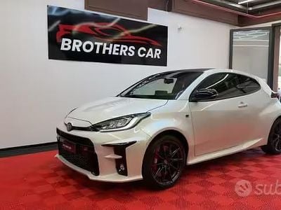 Begagnad Toyota Yaris Edition 261 HK (191 kW) 2024 Vit Halvkombi