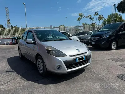 Usata Renault Clio II 72 CV (52 kW) 2010 Grigio Berlina